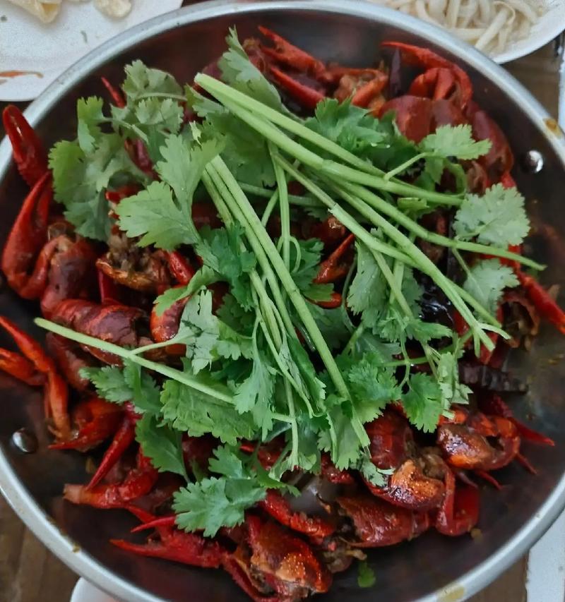 家常美食（用艾草味道提升丸子鲜美）-第2张图片-美味行家
