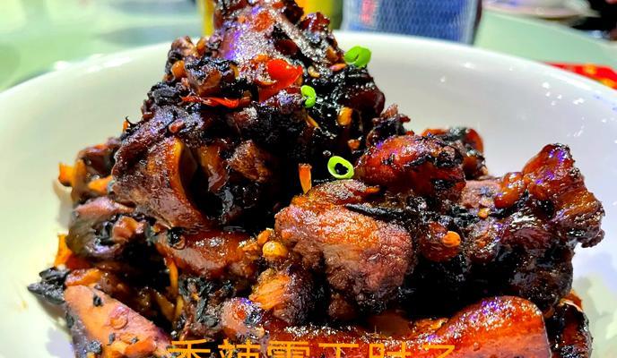 手把手教你制作香辣霸王肘子（享受独特风味的美食盛宴）-第3张图片-美味行家