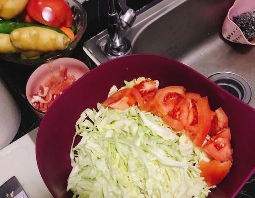 学会这道圆菜炒粉，让你成为家庭料理高手（传统美食的创意演绎，让你品尝不一样的味道）-第1张图片-美味行家