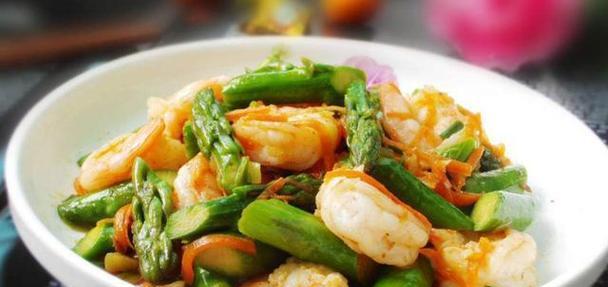虾仁炒三素，健康又美味（教你做一道清爽、营养的素食菜品）-第3张图片-美味行家