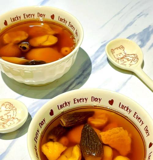 香菇板栗瘦肉汤的做法（温暖秋日的美味佳肴）-第1张图片-美味行家