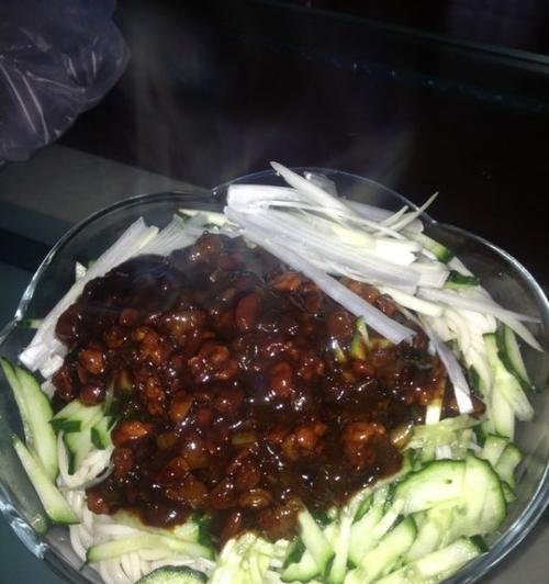炸肉酱的制作方法（用肉馅和豆酱炸出口感丰富的美味佳肴）-第1张图片-美味行家
