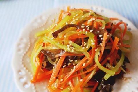 夏日清爽，凉拌素三丝（一份美味，多重口感，素食者的首选）-第3张图片-美味行家