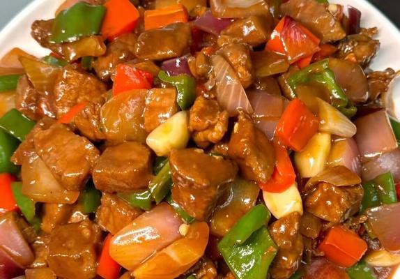 美味可口，以什锦牛肉粒为主的佳肴制作方法（做出好吃好看的牛肉粒菜品，关键在于选材和烹饪技巧）-第2张图片-美味行家