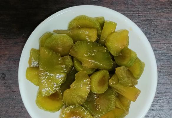营养美味的咸蛋菜心粥（用心煮出的健康佳肴，细品舌尖的幸福味蕾）-第1张图片-美味行家