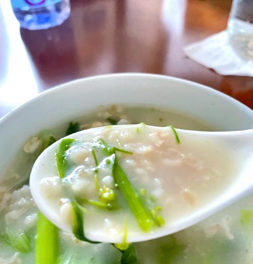 营养美味的咸蛋菜心粥（用心煮出的健康佳肴，细品舌尖的幸福味蕾）-第3张图片-美味行家