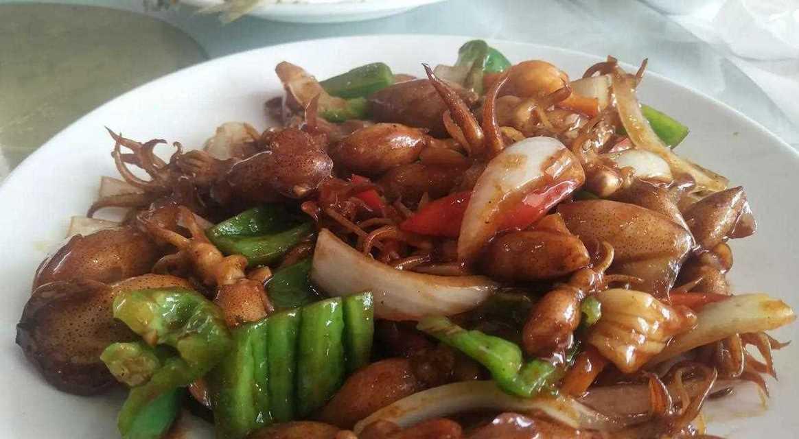 泰式凉拌墨鱼，健康美味的清凉夏日佳品（在家也能轻松做出正宗泰式口感，跟着小编学起来！）-第1张图片-美味行家
