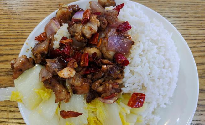 孜然番薯丝饭的做法大全（香气四溢、口感独特的佳肴，让你爱不释手）-第1张图片-美味行家