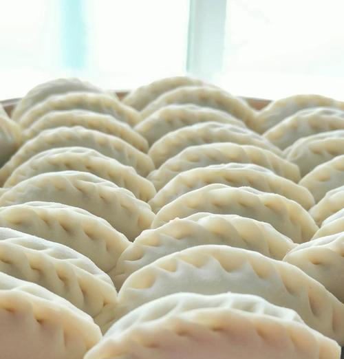 家常小葱芹菜肉饺子的制作方法（学会做饺子，享受一顿美味佳肴）-第2张图片-美味行家