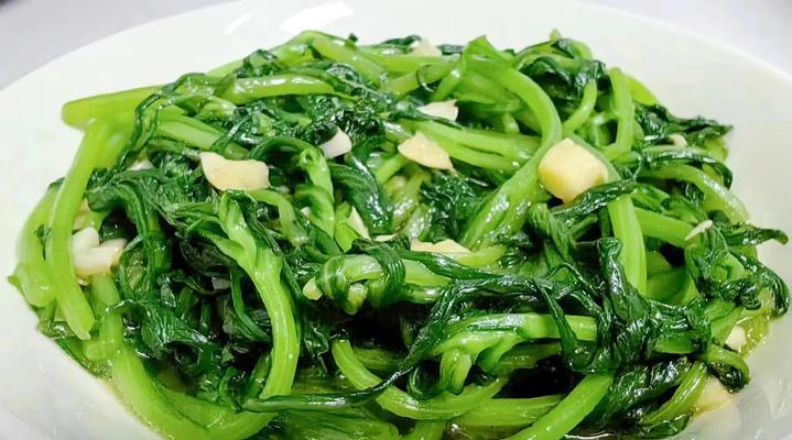 爆香茼蒿炒鸡蛋（健康美味，营养丰富，易学易做）-第2张图片-美味行家