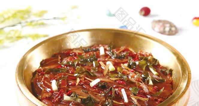 土豆烤焗猪展肉的做法（用烤箱轻松制作美味猪肉）-第2张图片-美味行家