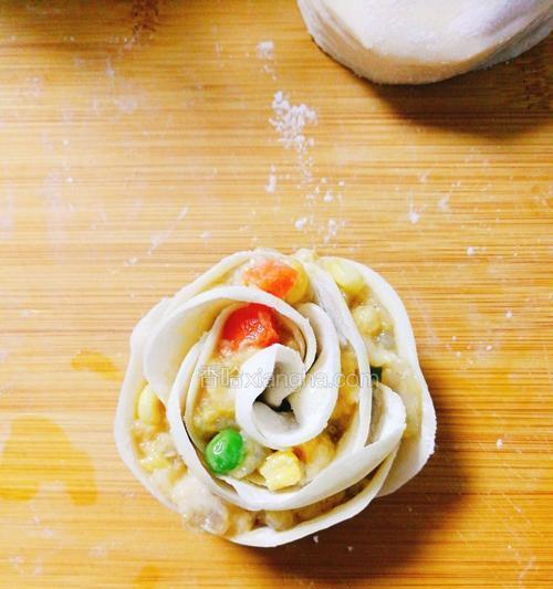 美味煎饺享不停（用虾滑玫瑰花为煎饺加分）-第1张图片-美味行家