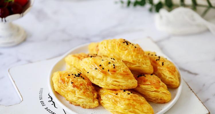 香蕉冰激凌的制作方法（用新鲜香蕉和奶油打造口感细腻的冰激凌）-第3张图片-美味行家
