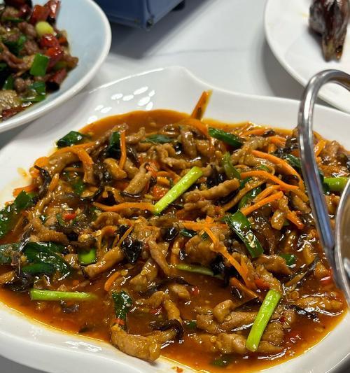 云南特色菜的做法（探寻云南餐桌的美食文化）-第1张图片-美味行家