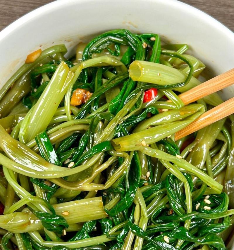家常菜做法-炸酱玉菇空心菜（健康美味，家庭大赞）-第3张图片-美味行家