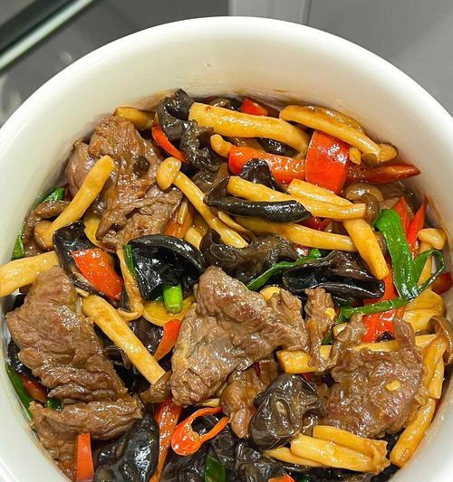 彩椒拌黑木耳，清爽美味一夏（打造清新口感，营养美食来袭）-第3张图片-美味行家