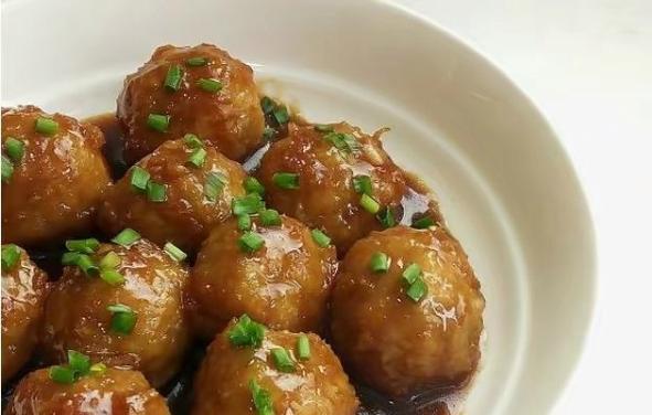 手把手教你做糖醋藕丸（传统美食的味蕾盛宴，学会糖醋藕丸，重现传统滋味）-第1张图片-美味行家