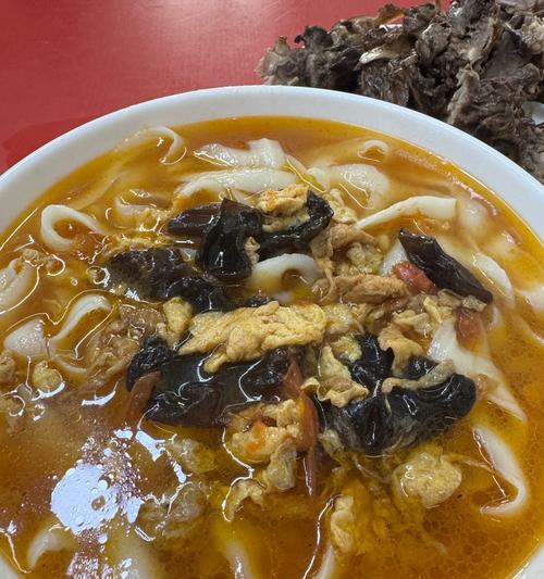 教你轻松做出美味可口的以西红柿鸡蛋削面（家常美食，健康营养，削面技巧一一传授）-第2张图片-美味行家