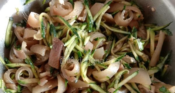 香辣麻辣猪肉皮的制作方法（用秘制辣椒酱给你的饭桶带来无限惊喜）-第1张图片-美味行家