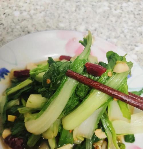 清炒小白菜的做法（健康美味的清炒小白菜，让你享受健康生活）-第1张图片-美味行家