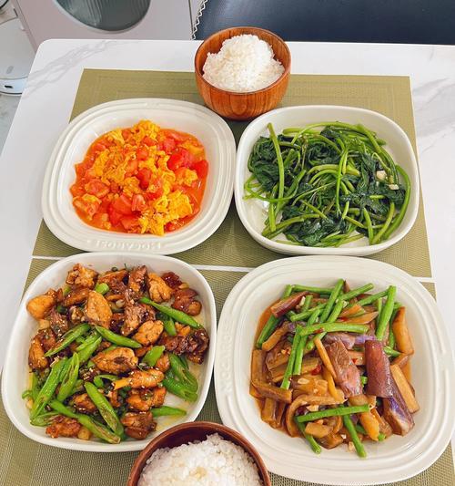 美味又简单——三色炒玉米（用新鲜蔬菜点缀玉米的美味，）-第2张图片-美味行家