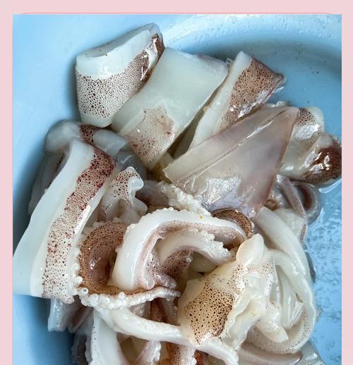鲜嫩可口，鱿鱼炒菜花的做法（美食佳肴，让你垂涎三尺）-第1张图片-美味行家