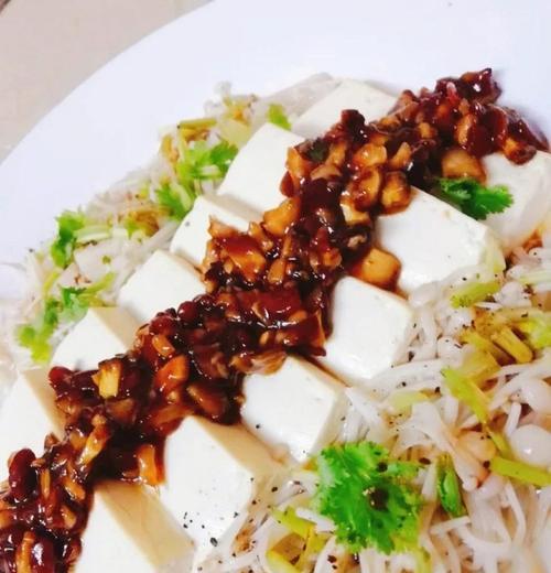 美味营养的香菇酱木耳烧豆腐（做法简单又实用，让您的餐桌更加丰富多样）-第3张图片-美味行家
