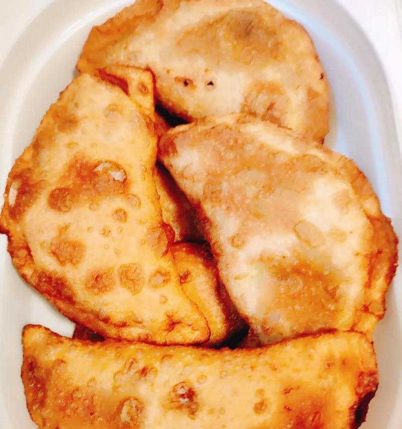 手工制作炸油角，味道香脆可口（传统美食的制作方法，让你更懂得品尝）-第2张图片-美味行家