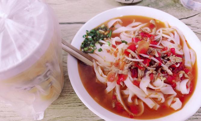 美味营养的西红柿肉丝面片汤（家常料理，简单易学，健康美食）-第2张图片-美味行家