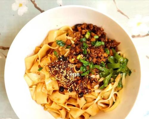 油泼辣子臊子面，一道传统的川菜美食（做法详解，口感鲜辣，让你胃口大开）-第1张图片-美味行家