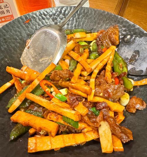 美味猪肉炒芦笋大揭秘（快速入手，做出健康又美味的餐点）-第2张图片-美味行家