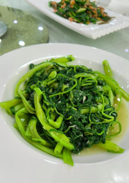 芽苗菜白菜肉馅的制作方法（健康美味的家常小吃）-第3张图片-美味行家