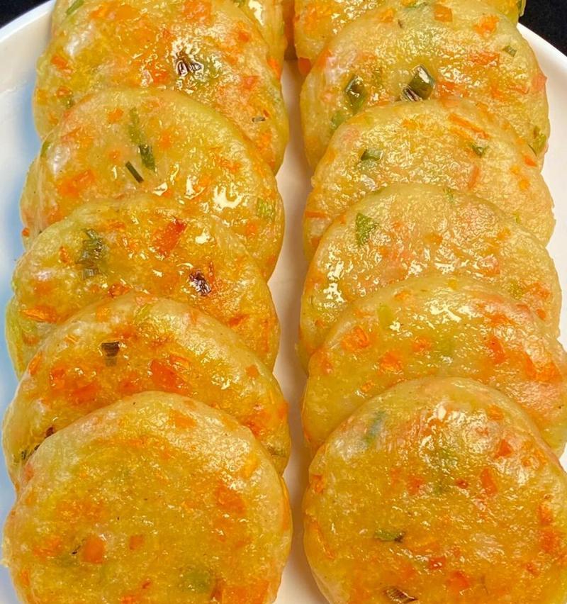 如何制作美味咸香土豆饼（全面解析土豆饼的制作方法，让你轻松享受口感绝佳的美食）-第3张图片-美味行家