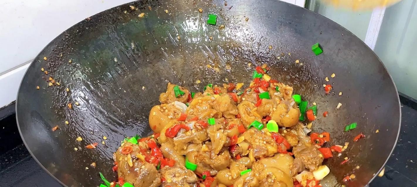 白果烧猪蹄，烤出鲜香美味（做法详解，轻松烹制；白果与猪蹄的完美组合，让你回味无穷）-第2张图片-美味行家