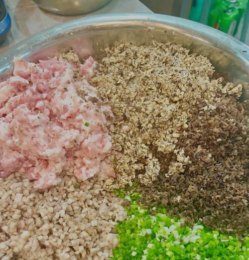 手撕白菜炒油豆腐，美味下饭必备！（做法简单易学，家常美食不容错过！）-第3张图片-美味行家