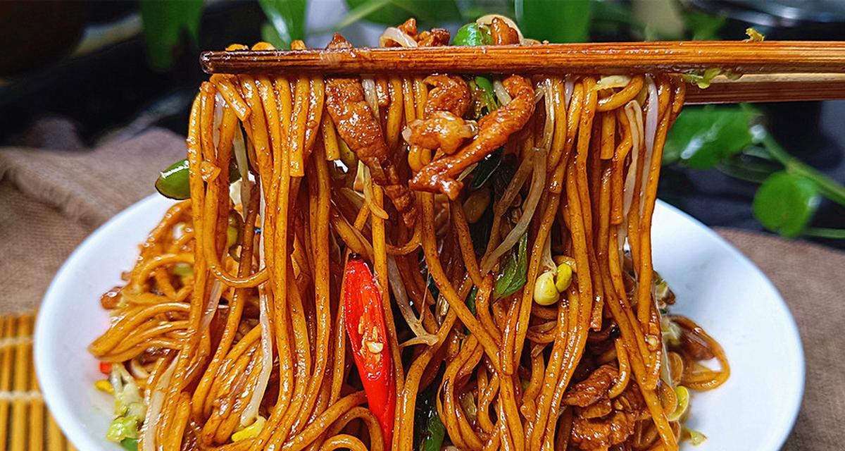 美味营养的早餐肉丝炒面做法（简单易学，让你每天早上都有好心情）-第3张图片-美味行家