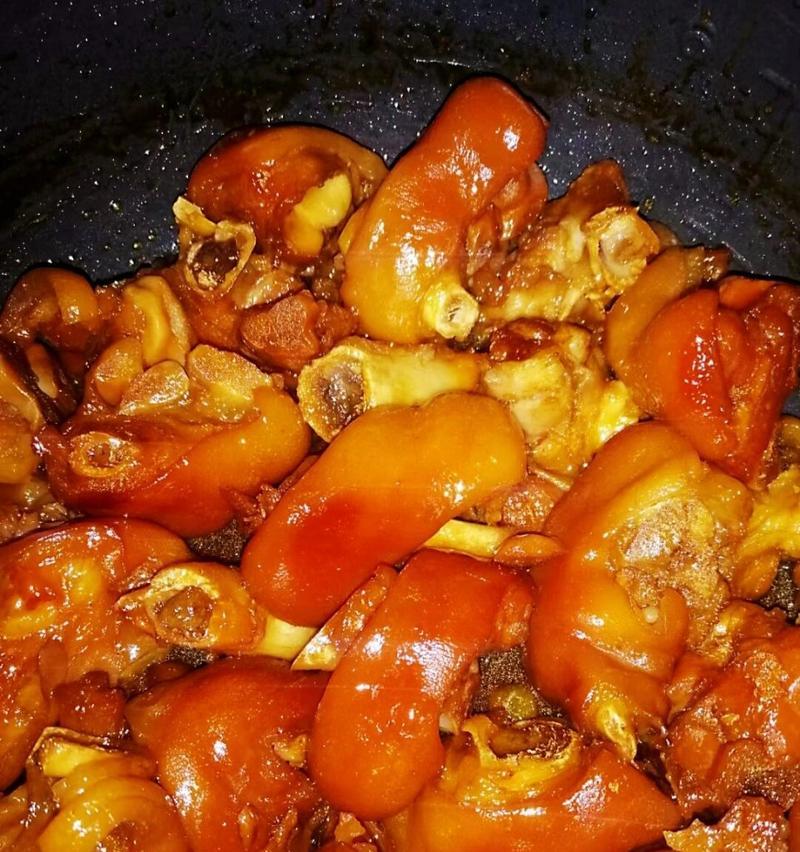 美食佳肴，板粟炖猪脚的制作方法（营养丰富，家庭必备的炖菜之一）-第2张图片-美味行家