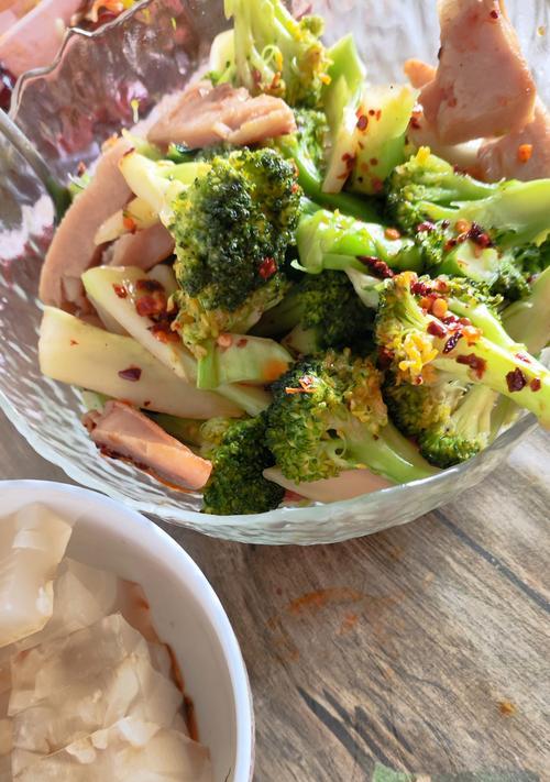 以西兰花炒四川腊肠（四川口感与健康烹饪的完美结合）-第1张图片-美味行家