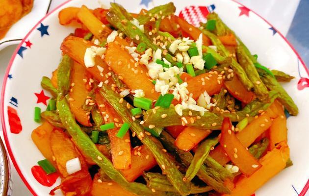 土豆四季豆炖肉，滋味美好的家常菜（家常美食，色香味俱佳的土豆四季豆炖肉的做法）-第1张图片-美味行家