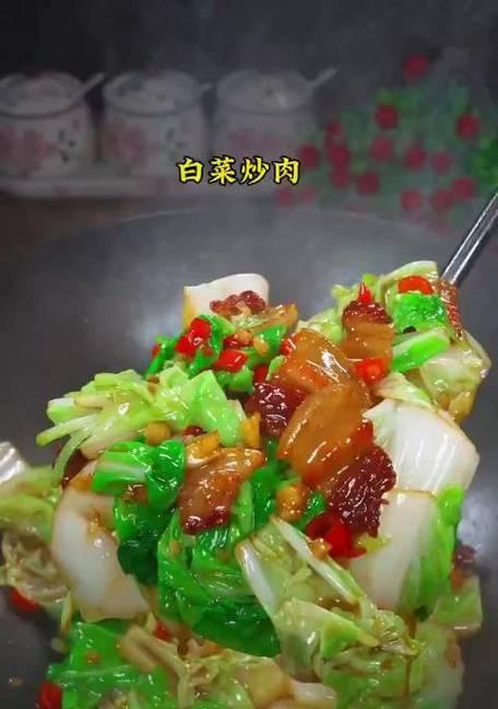 猪肉炒大白菜的做法（快速易学的中式菜肴制作方法）-第3张图片-美味行家