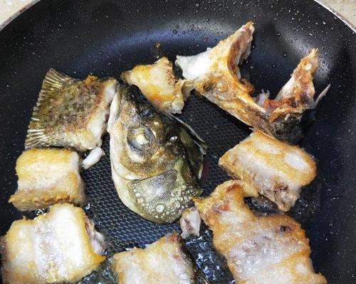 清热解暑的丝瓜豆腐鱼头汤（夏日美食，舒爽一夏）-第1张图片-美味行家