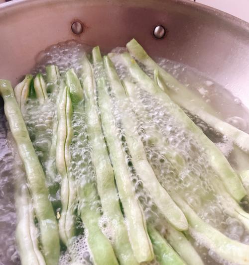 香糯可口的猪肉芸豆包子（内馅多汁，口感鲜美，健康营养）-第3张图片-美味行家