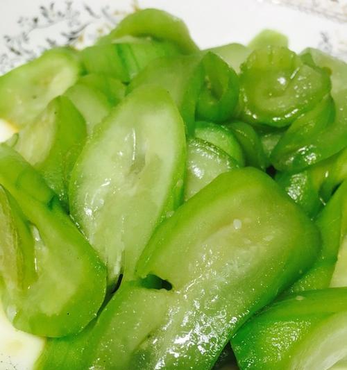 板筋肉炒苦瓜的做法（营养美味，让你爱上苦瓜）-第3张图片-美味行家
