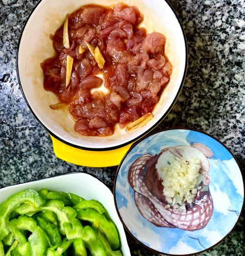 蒜香苦瓜的做法（健康鲜美，蒜香四溢）-第1张图片-美味行家