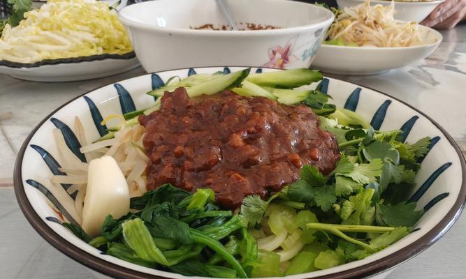香菇云豆炸酱面，美味可口又健康（做法详解，让你轻松做出美味的香菇云豆炸酱面！）-第3张图片-美味行家