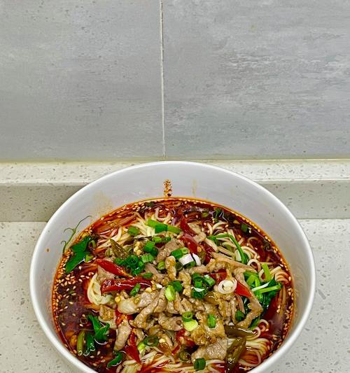 肉丝酸辣粉的制作方法（重庆经典美食，口感鲜美的家常菜）-第3张图片-美味行家
