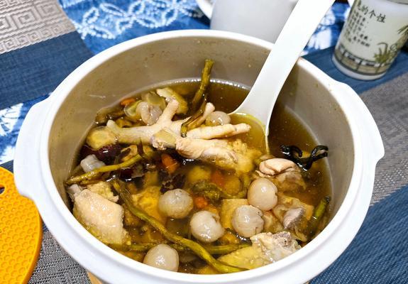 猪肉花甲韭菜汤的做法（家常汤菜/营养美味/简单易学）-第1张图片-美味行家