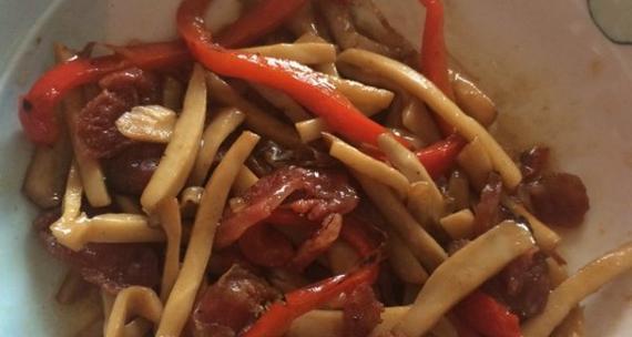美食诱惑——杏鲍菇炒鸡丝（丰富口感，营养满分）-第1张图片-美味行家