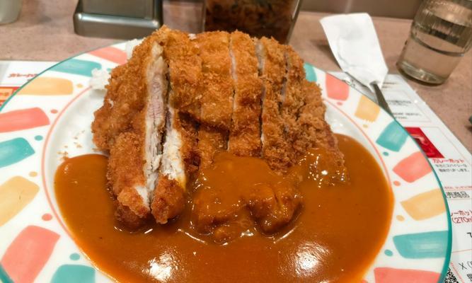 用日式咖喱炸猪排，尝试不一样的美味（让口感与香气升华的料理，）-第3张图片-美味行家