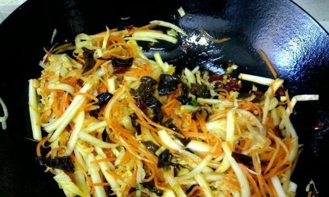 鲜香味美，手把手教你制作一道诱人的鱼香白菜（做法详解，如何制作出口感鲜美、色香味俱佳的鱼香白菜）-第1张图片-美味行家